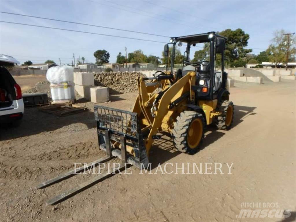 CAT 903D Фронтальные погрузчики
