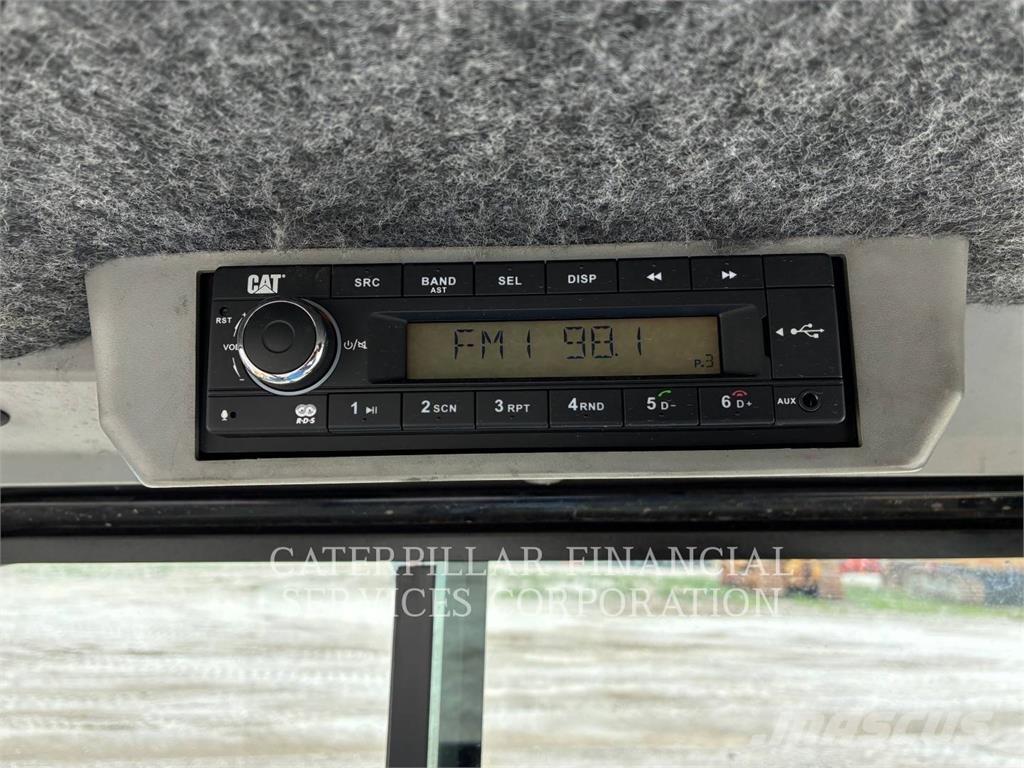 CAT 903D Фронтальные погрузчики