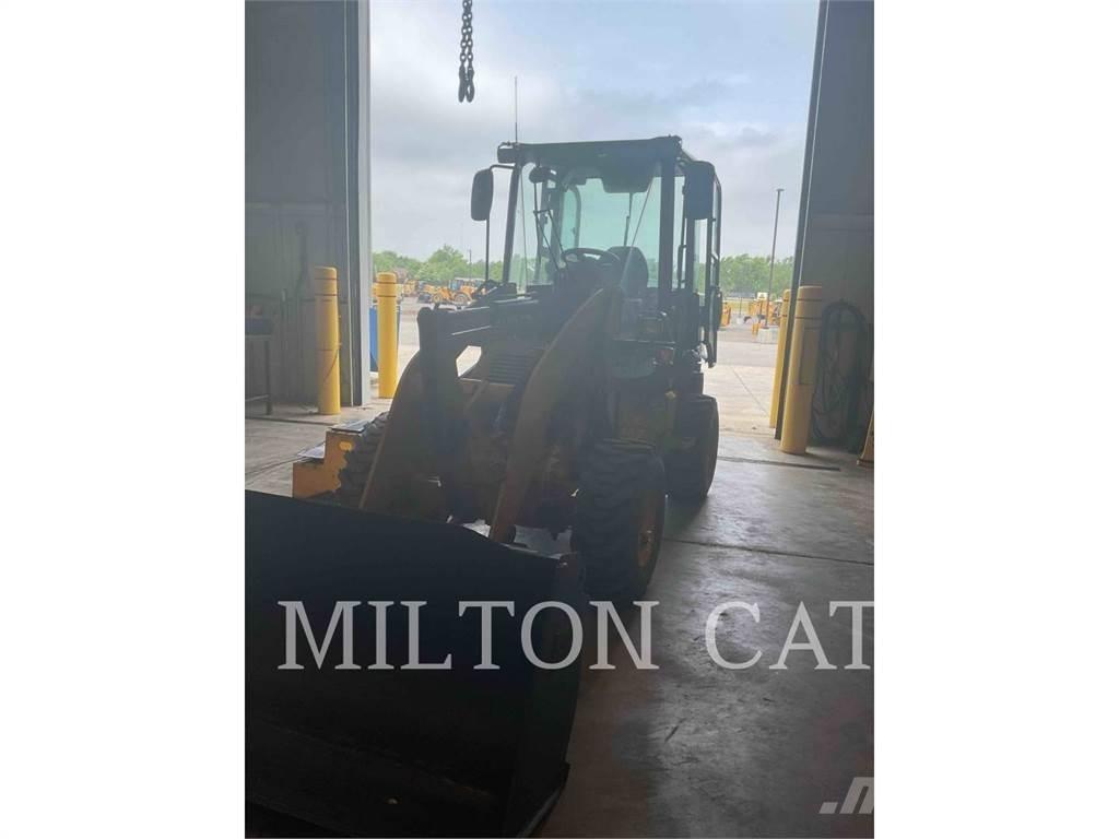 CAT 903D Фронтальные погрузчики