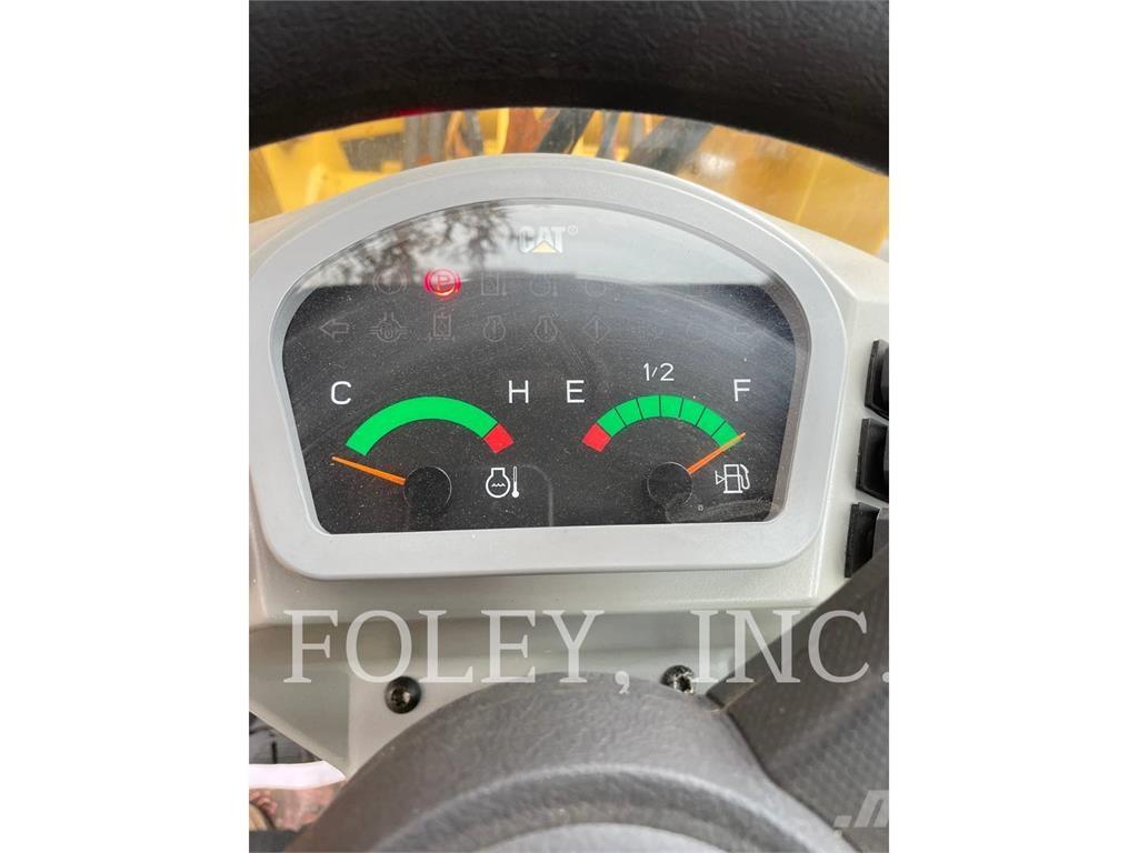 CAT 903D Фронтальные погрузчики