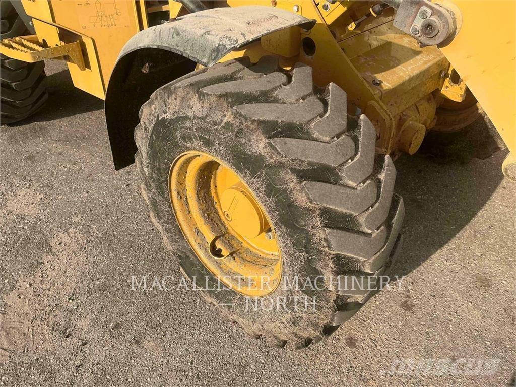 CAT 903D HARW Фронтальные погрузчики