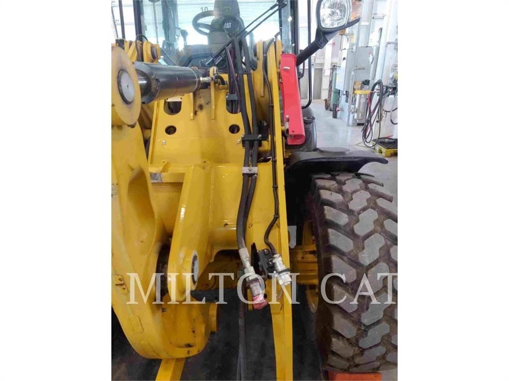 CAT 906 Фронтальные погрузчики