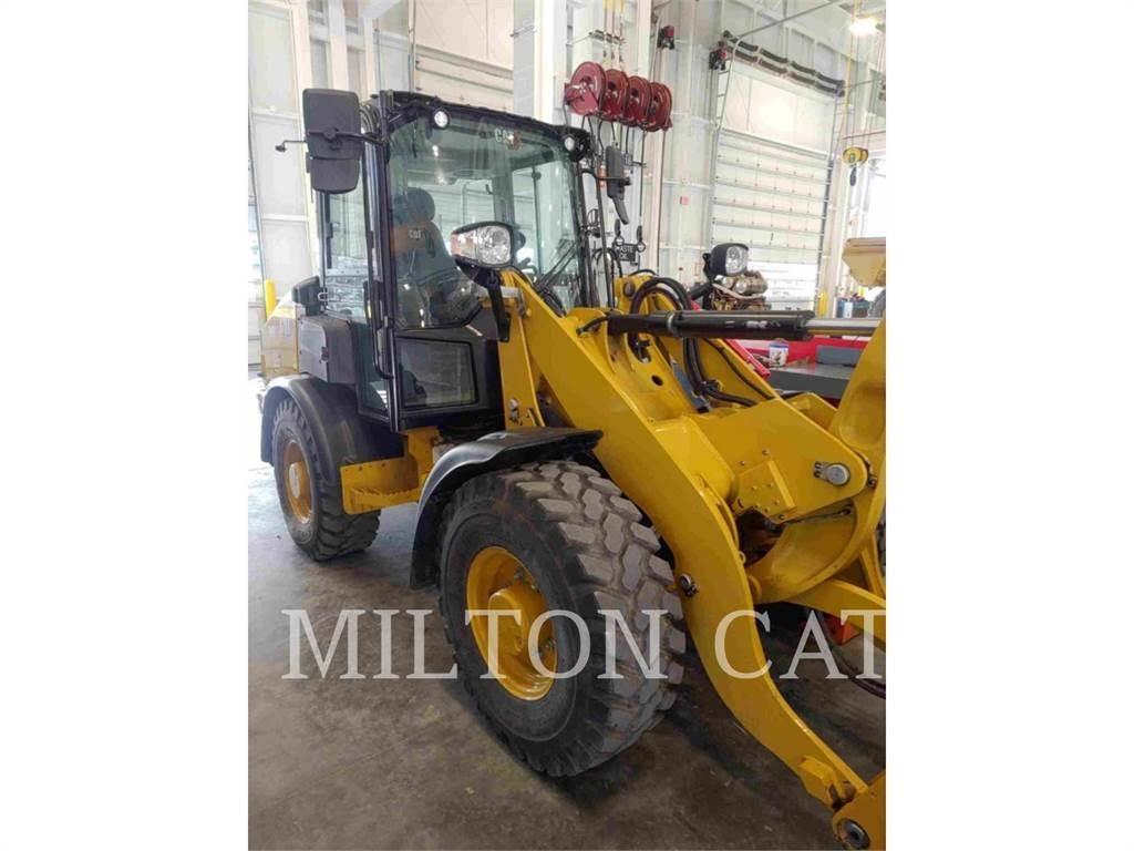 CAT 906 Фронтальные погрузчики