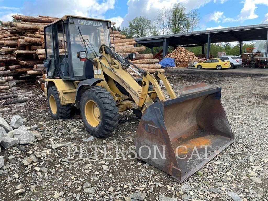 CAT 906 Фронтальные погрузчики