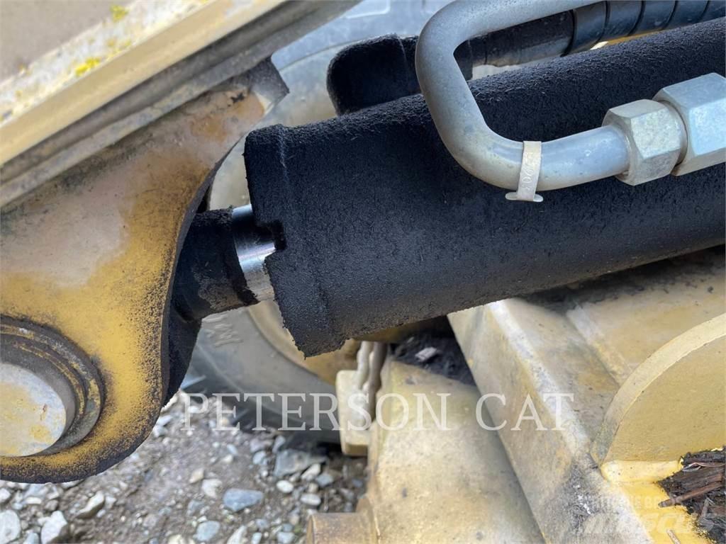 CAT 906 Фронтальные погрузчики