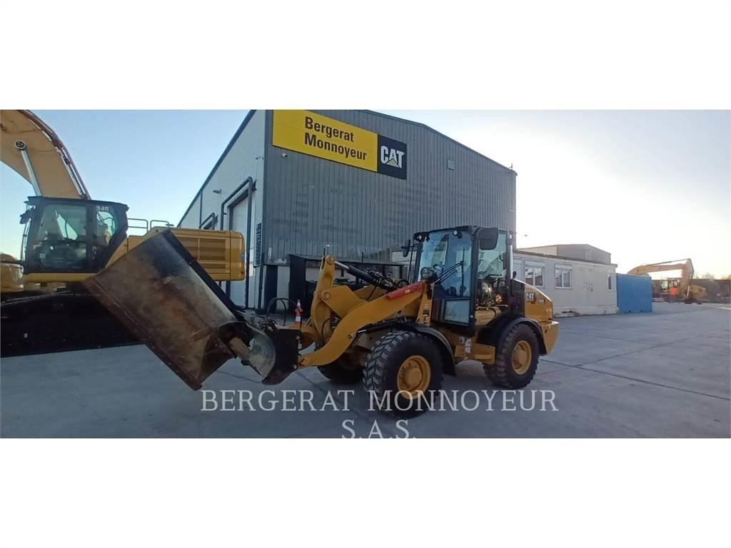 CAT 906 Фронтальные погрузчики