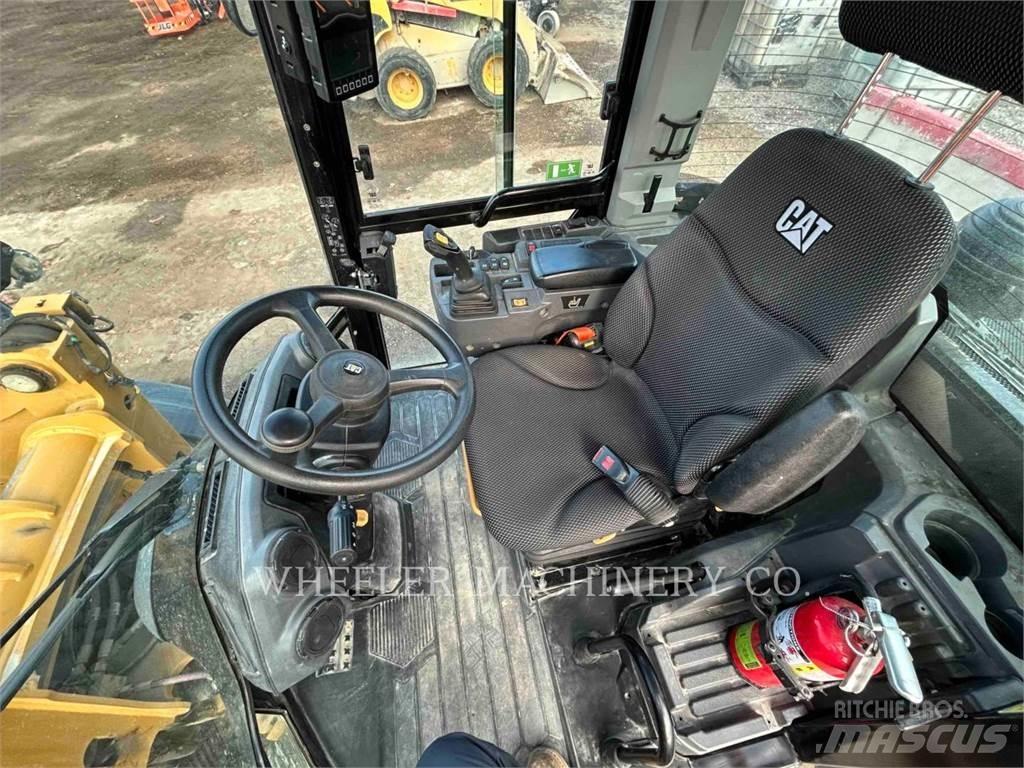CAT 906 Фронтальные погрузчики