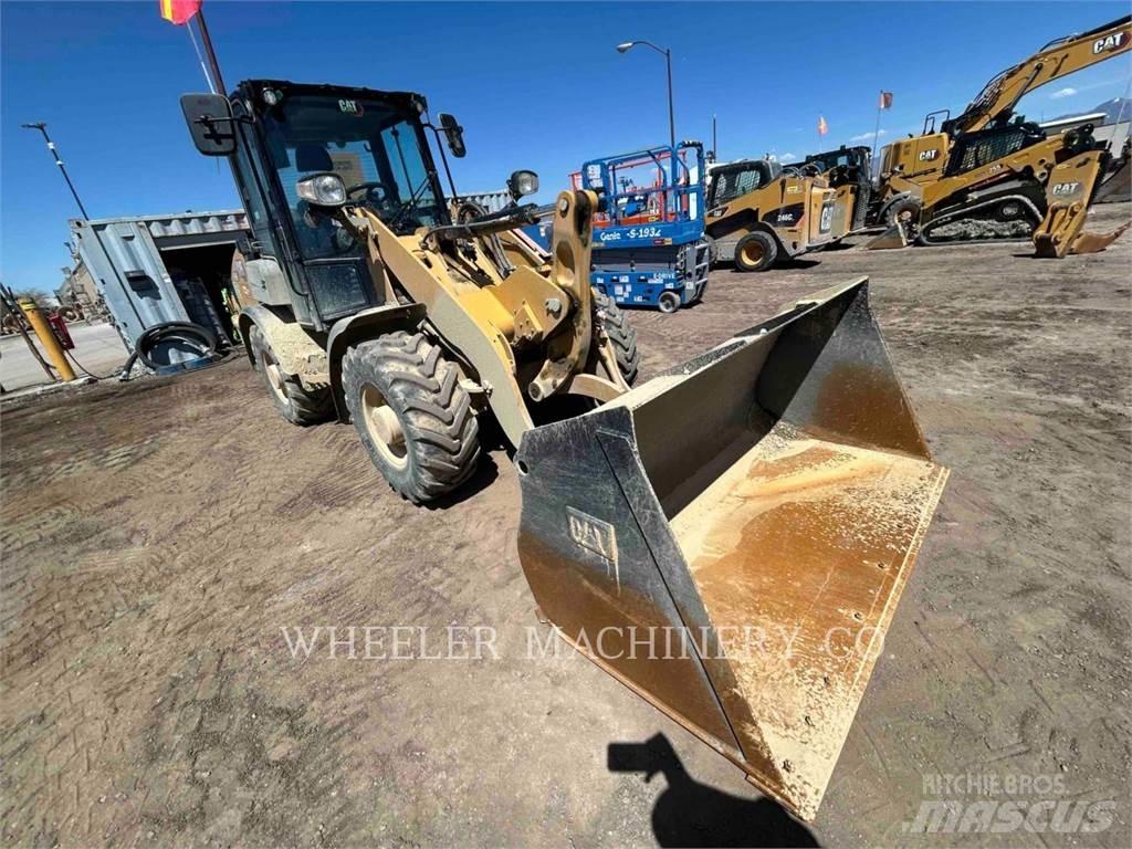 CAT 906 Фронтальные погрузчики