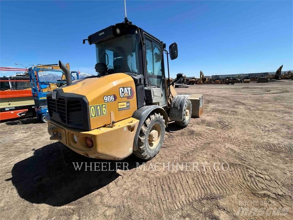 CAT 906 Фронтальные погрузчики