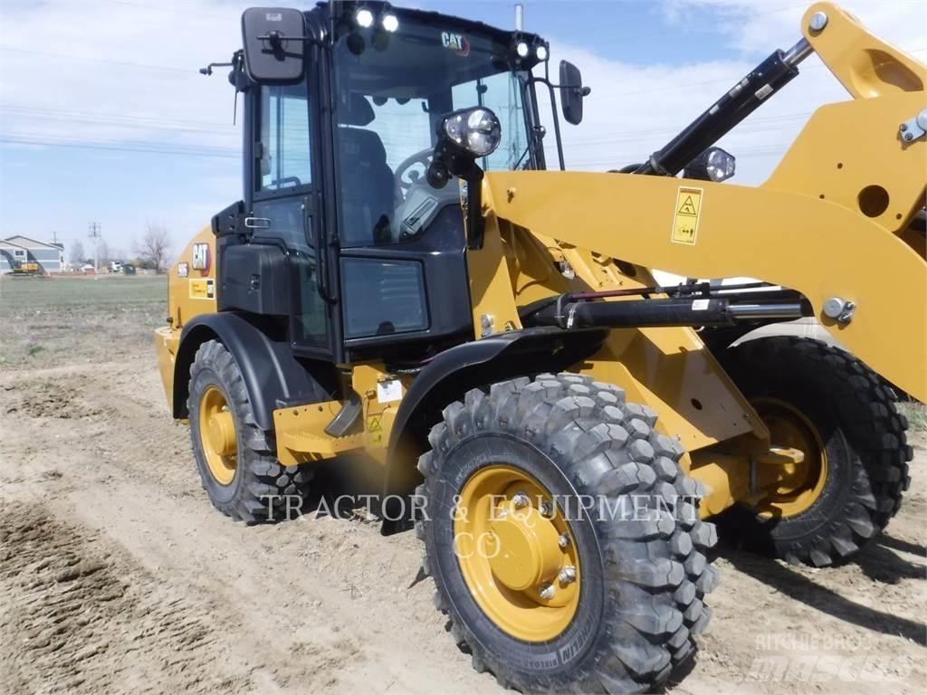 CAT 906 Фронтальные погрузчики