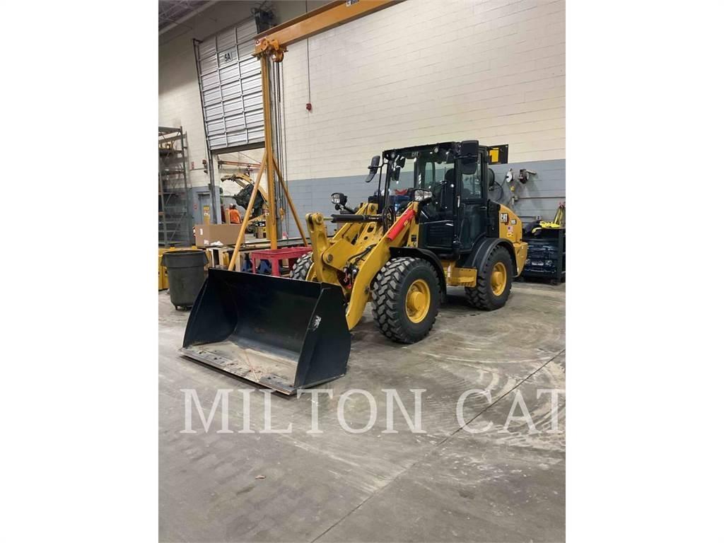 CAT 906 Фронтальные погрузчики
