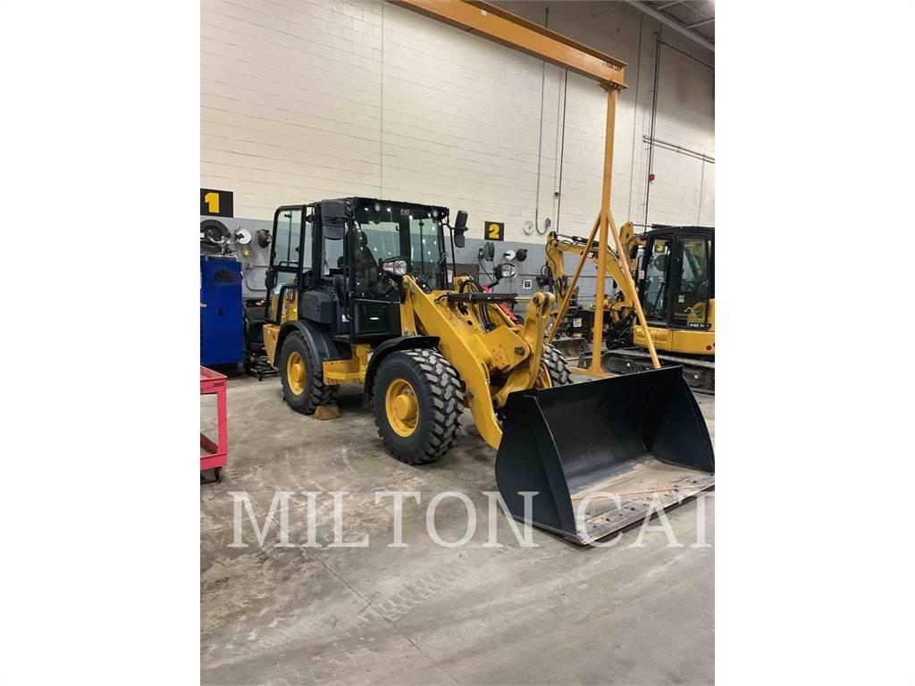 CAT 906 Фронтальные погрузчики