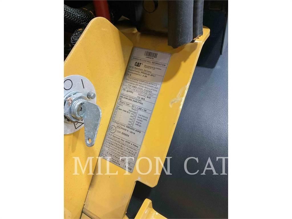 CAT 906 Фронтальные погрузчики