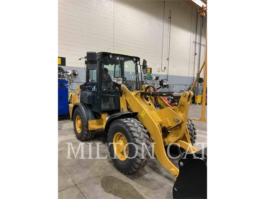 CAT 906 Фронтальные погрузчики