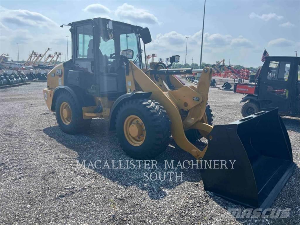 CAT 906 Фронтальные погрузчики