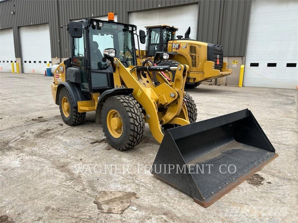 CAT 906 Фронтальные погрузчики