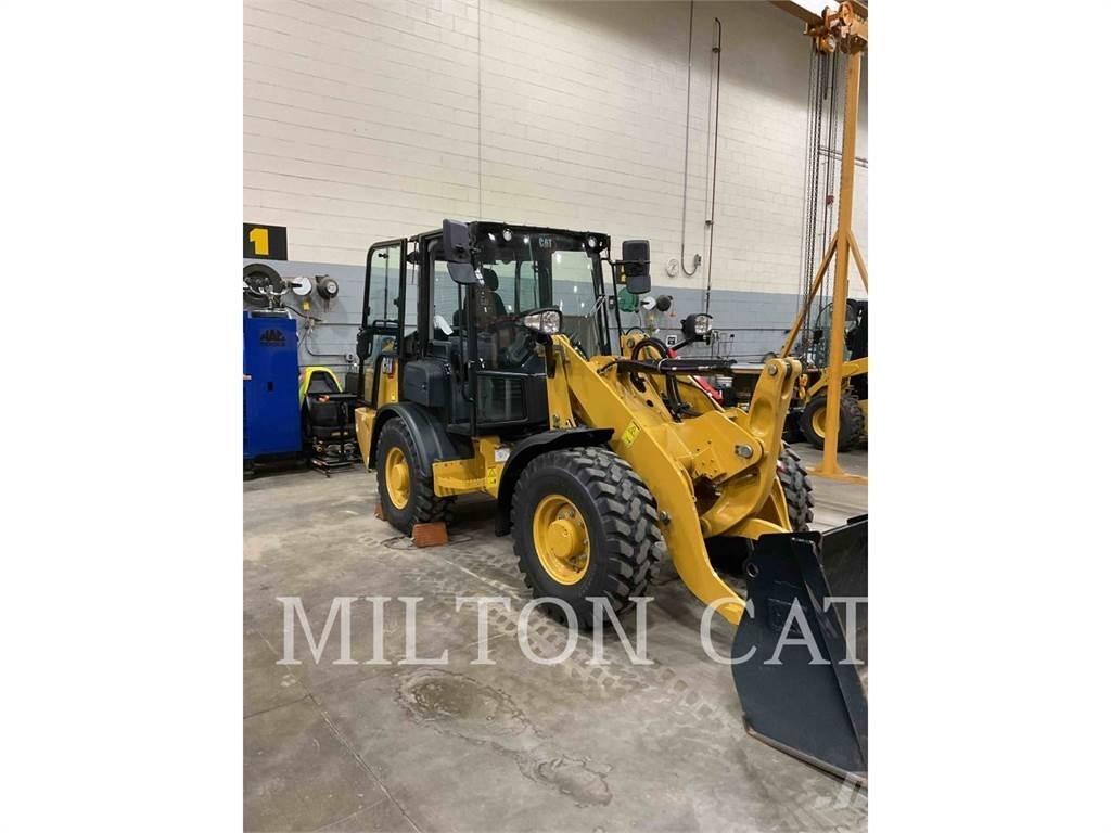 CAT 906 Фронтальные погрузчики