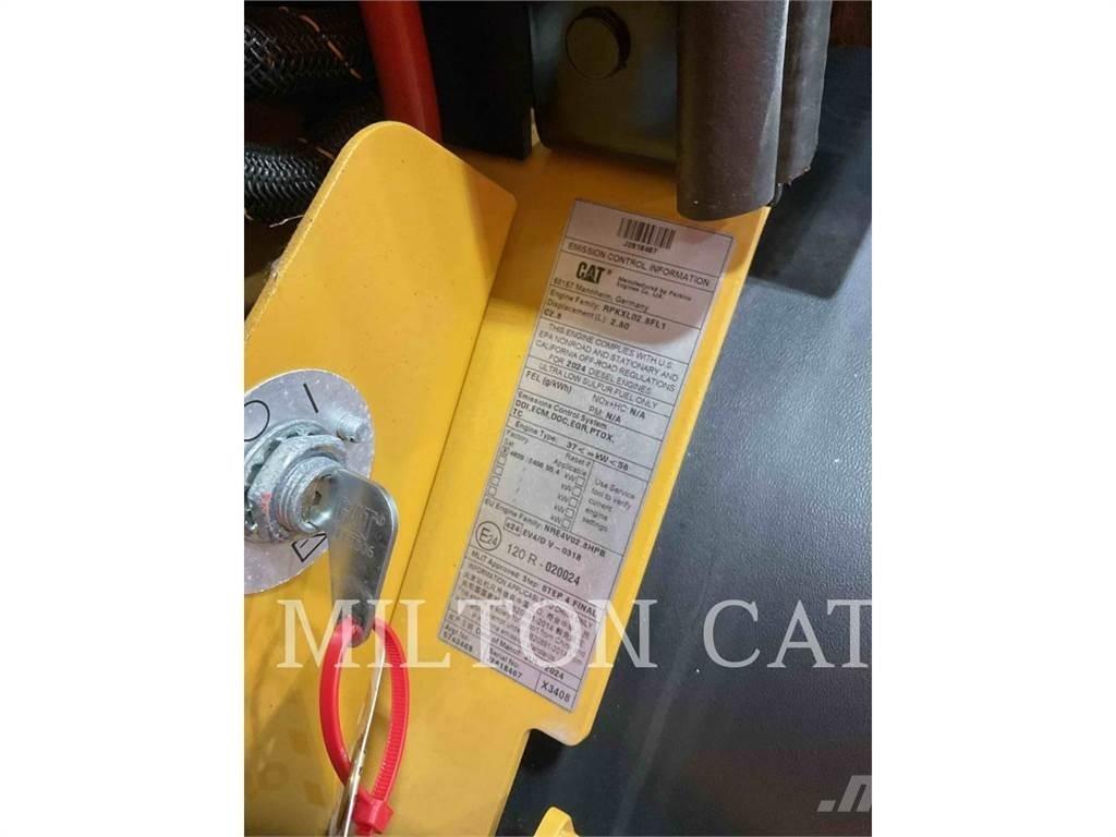 CAT 906 Фронтальные погрузчики