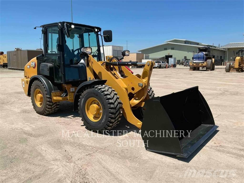 CAT 906 Фронтальные погрузчики