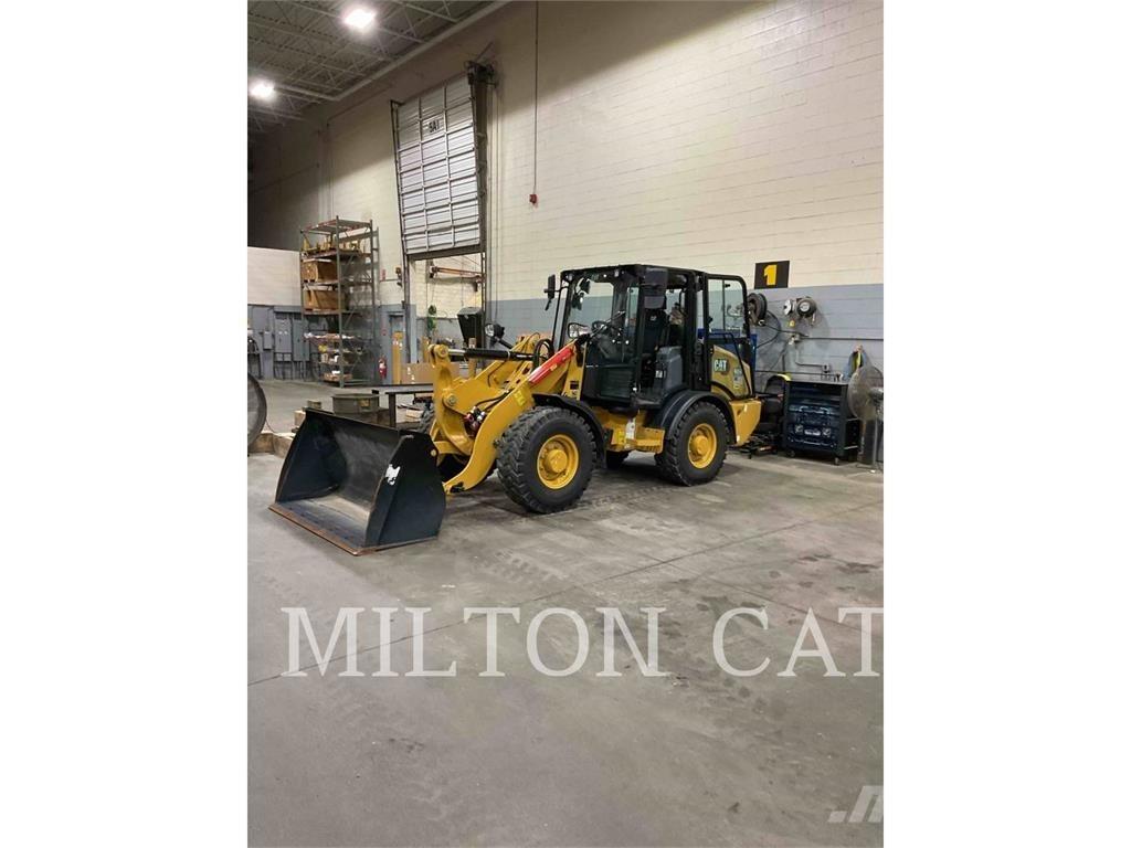 CAT 906 Фронтальные погрузчики