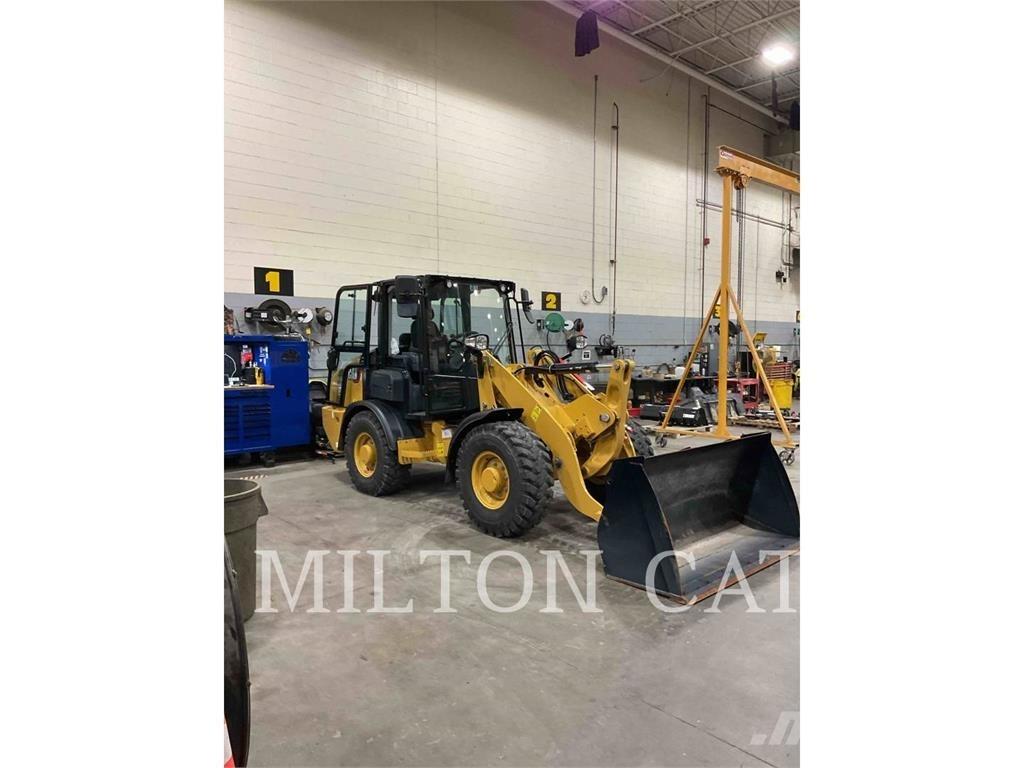 CAT 906 Фронтальные погрузчики