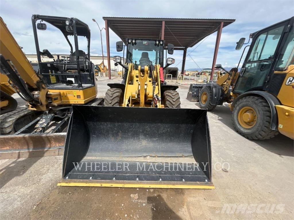 CAT 906 Фронтальные погрузчики