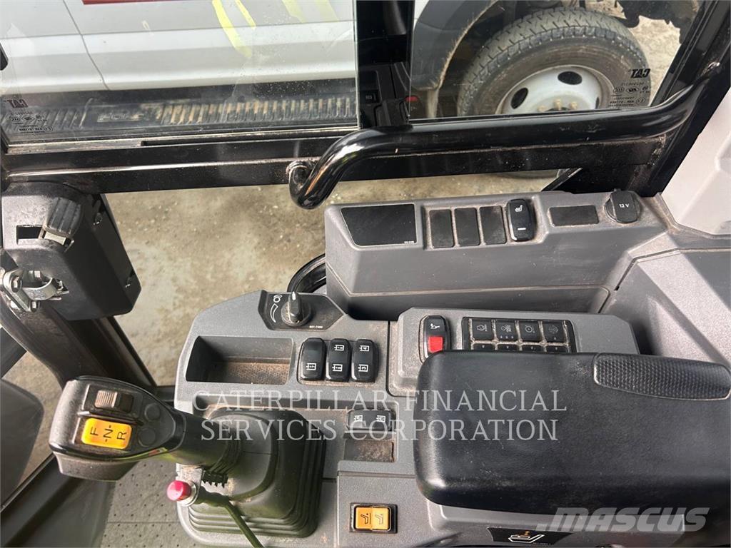 CAT 906-14 Фронтальные погрузчики