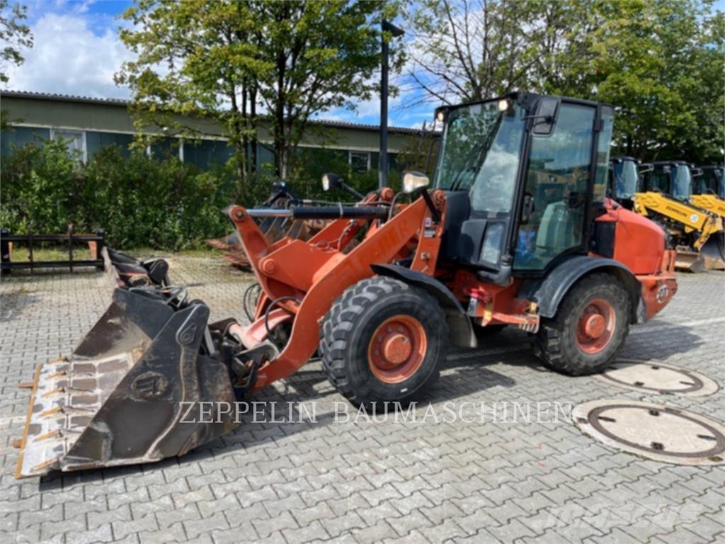 CAT 906H Фронтальные погрузчики