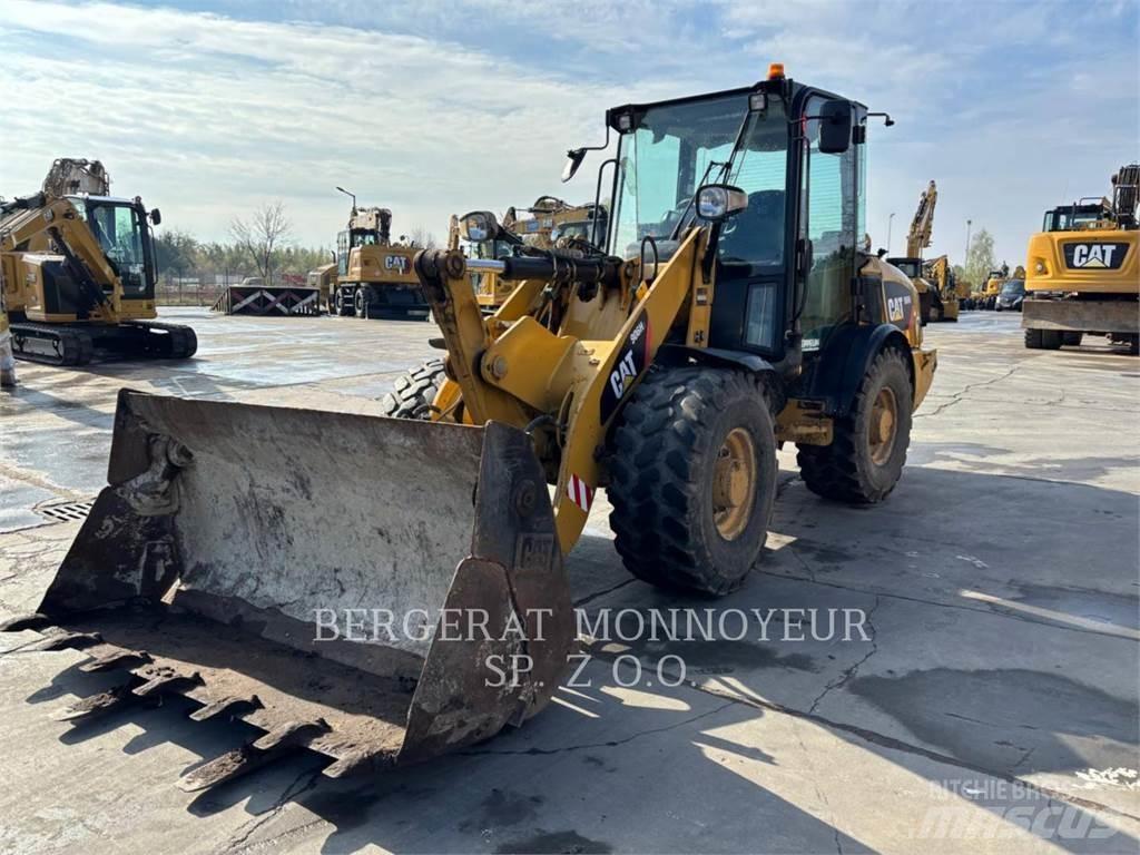 CAT 906H2 Фронтальные погрузчики