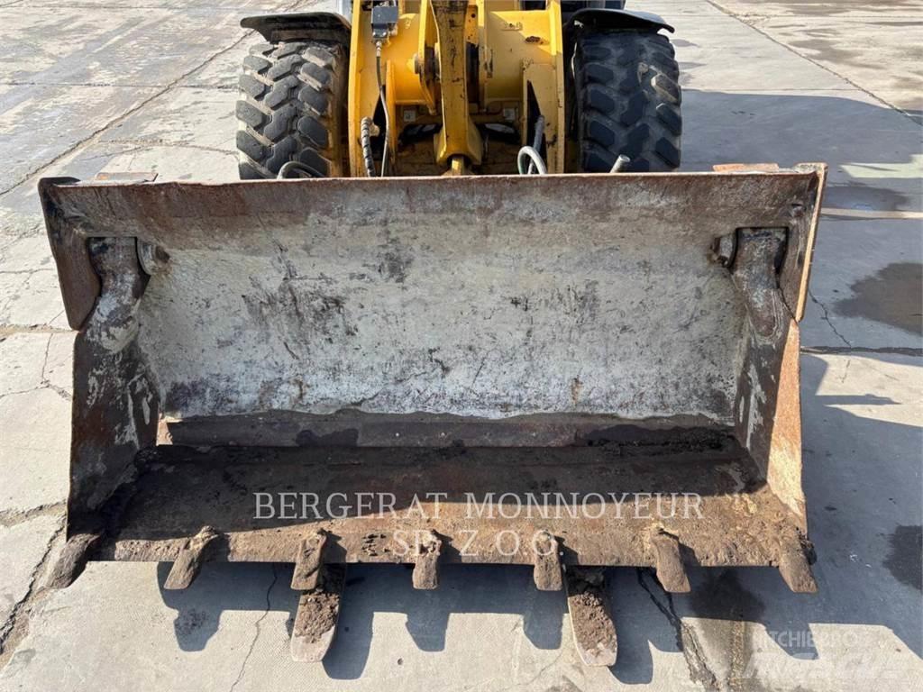 CAT 906H2 Фронтальные погрузчики