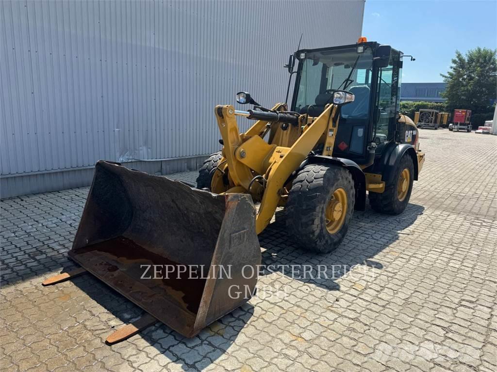 CAT 906H2 Фронтальные погрузчики