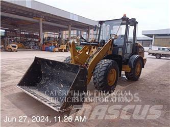 CAT 906K Фронтальные погрузчики