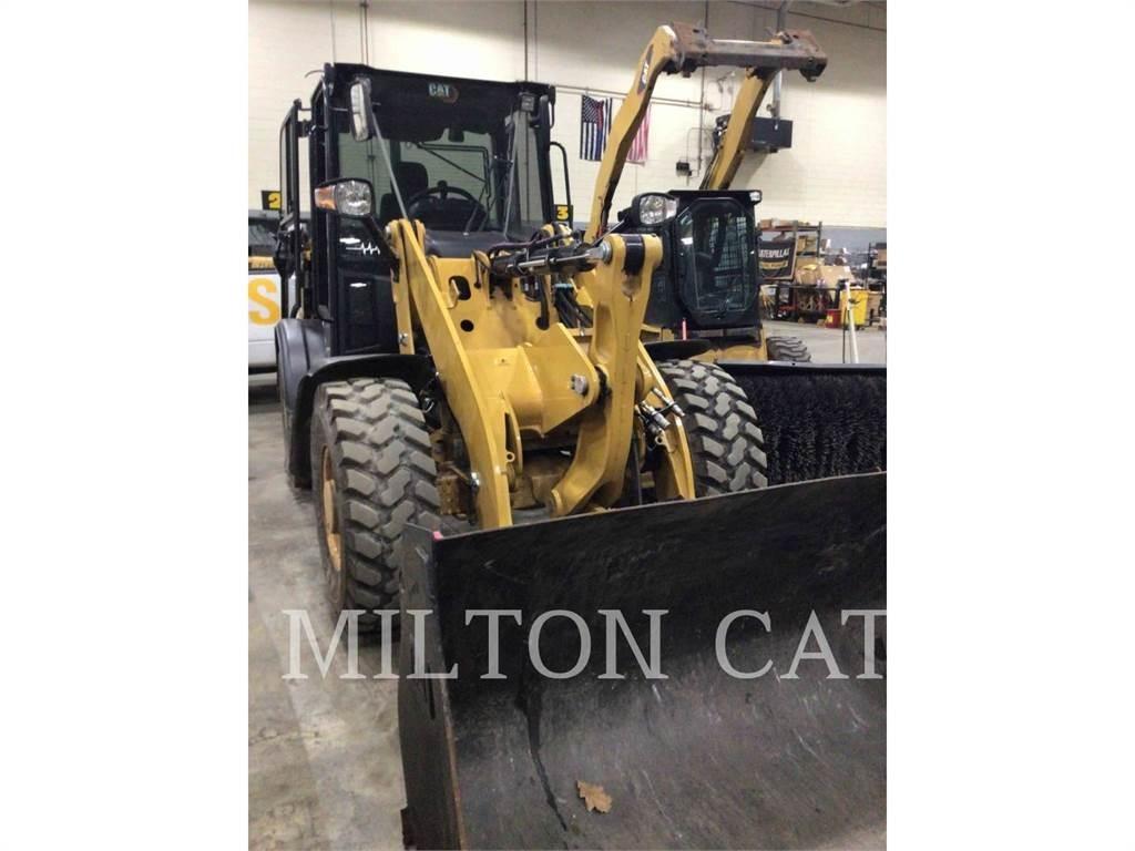 CAT 906M Фронтальные погрузчики