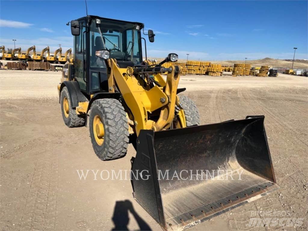 CAT 906M Фронтальные погрузчики