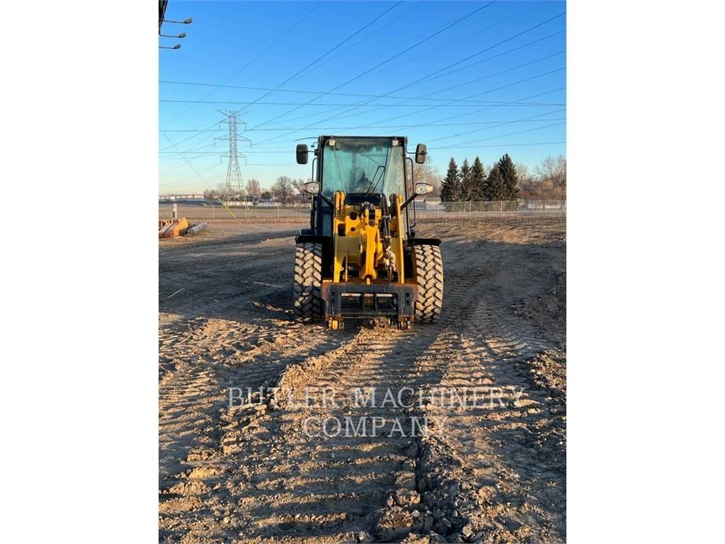 CAT 906M Фронтальные погрузчики