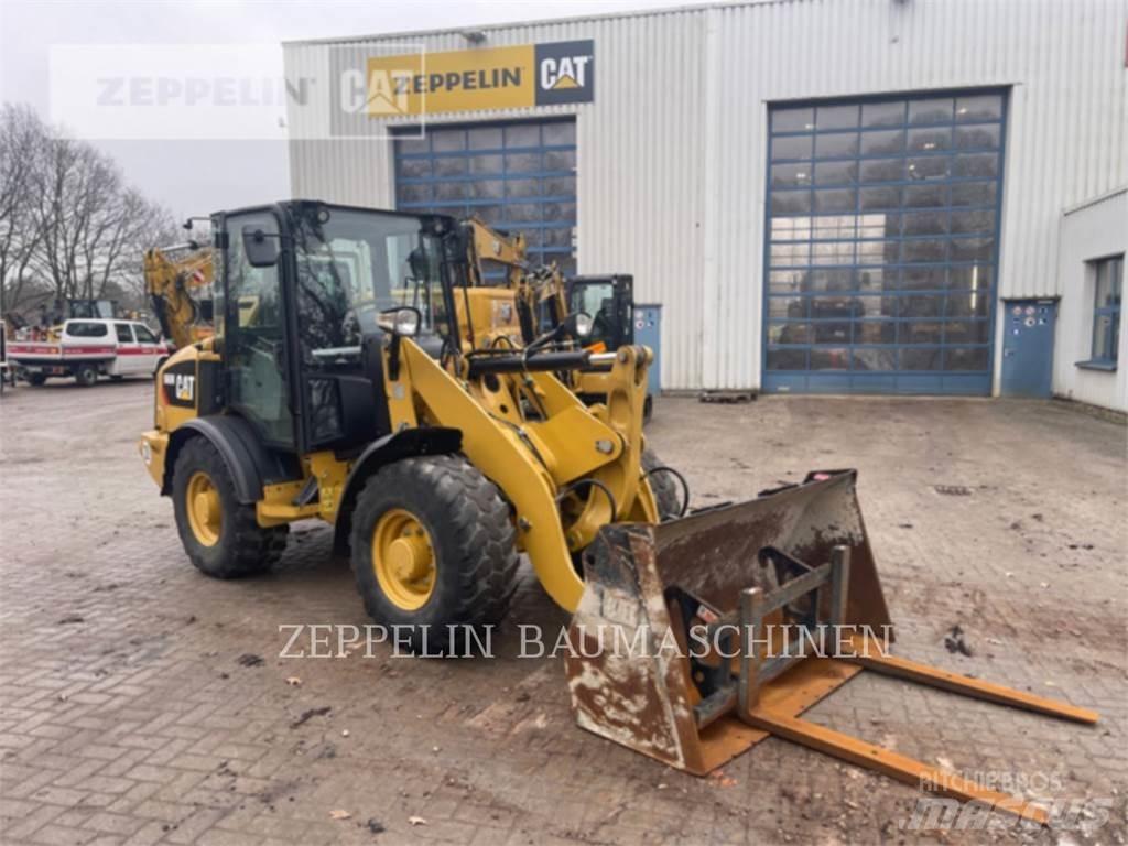 CAT 906M Фронтальные погрузчики