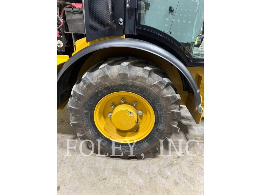 CAT 906M Фронтальные погрузчики