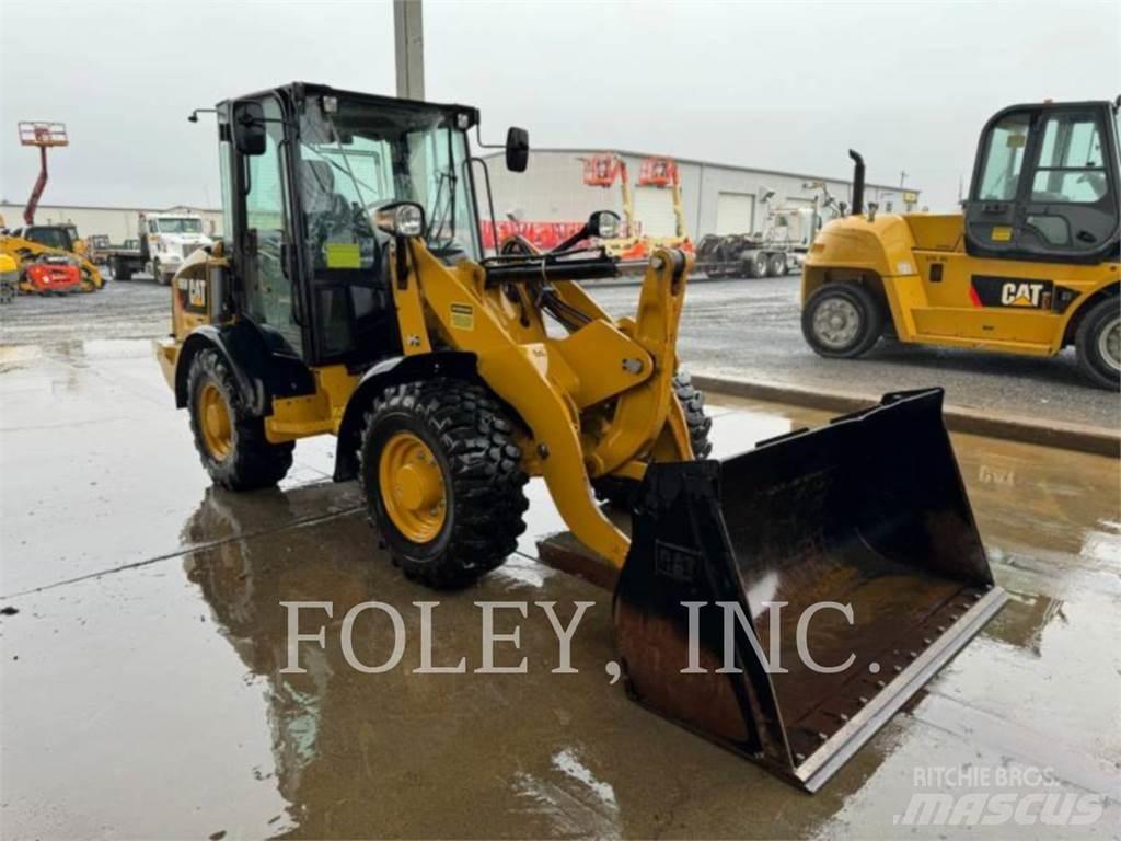 CAT 906M Фронтальные погрузчики