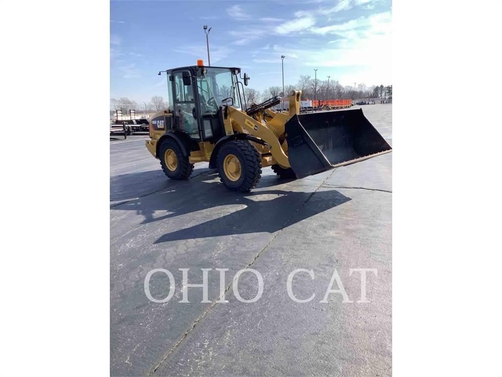 CAT 906M Малые погрузчики