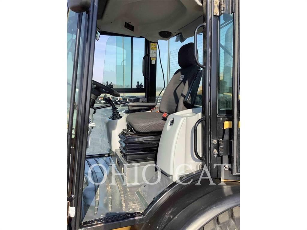 CAT 906M Малые погрузчики