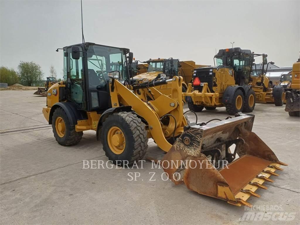 CAT 906M Фронтальные погрузчики