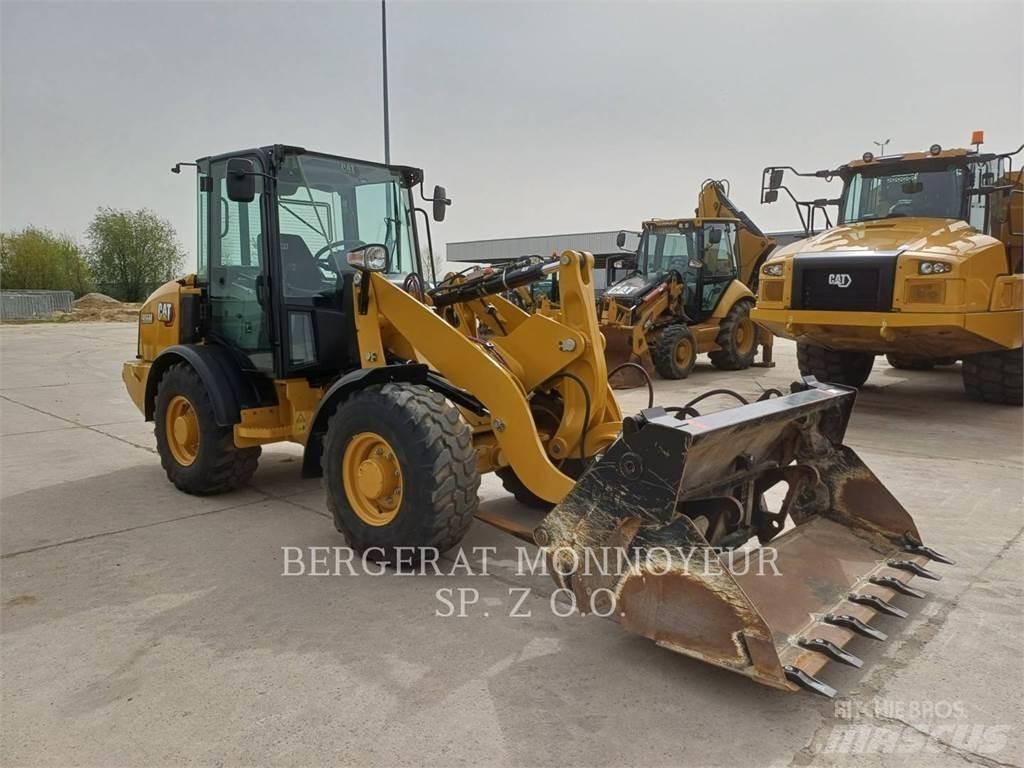 CAT 906M Фронтальные погрузчики