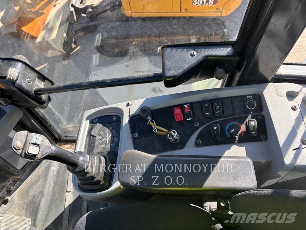 CAT 906M Фронтальные погрузчики