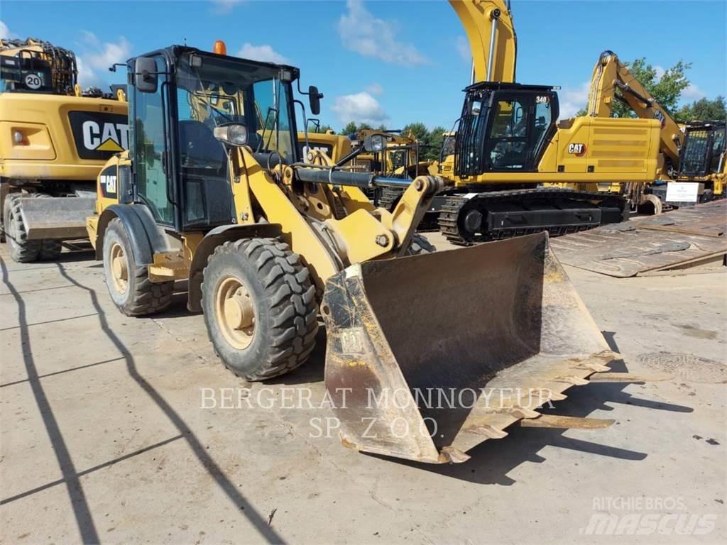 CAT 906M Фронтальные погрузчики