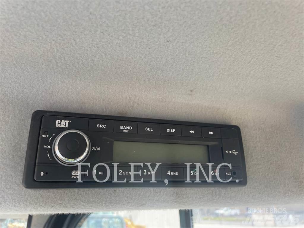 CAT 906M Фронтальные погрузчики