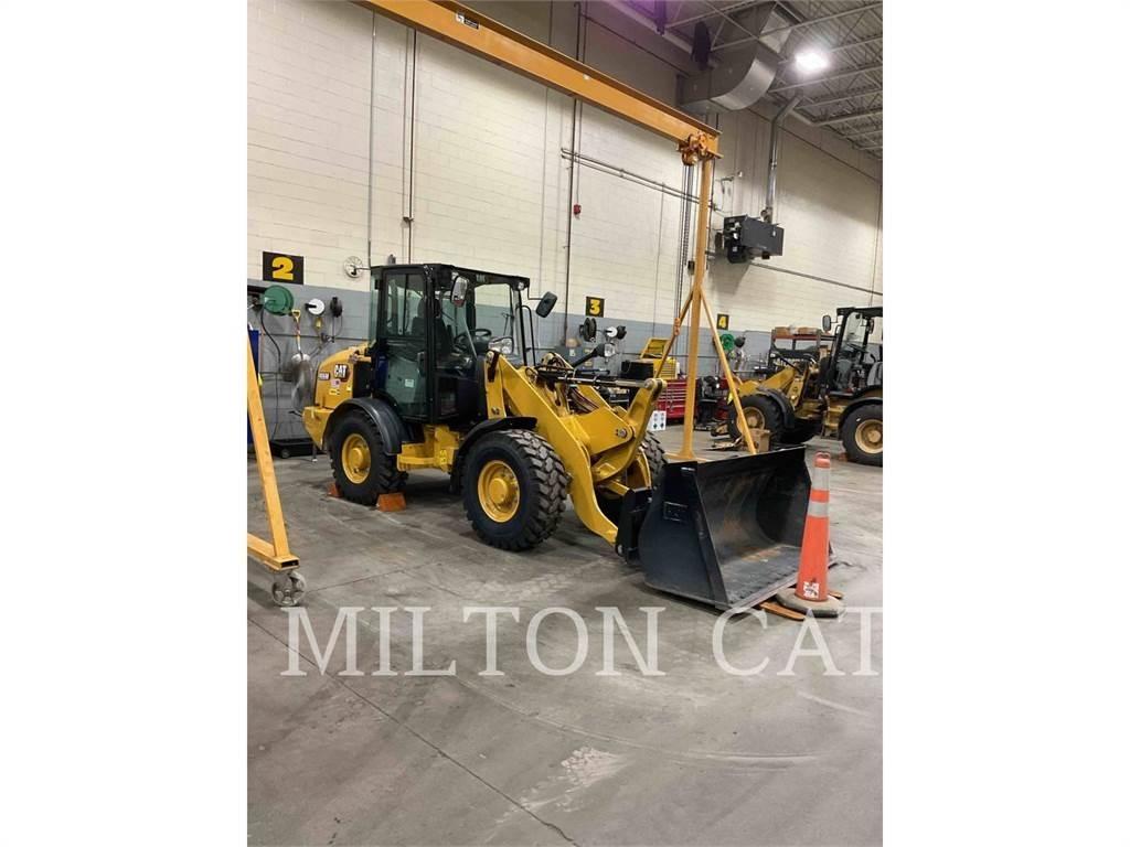 CAT 906M Фронтальные погрузчики