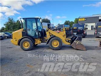 CAT 906M Фронтальные погрузчики