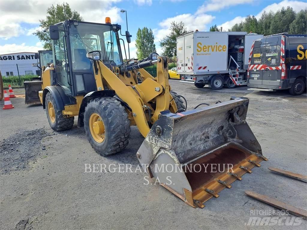 CAT 906M Фронтальные погрузчики