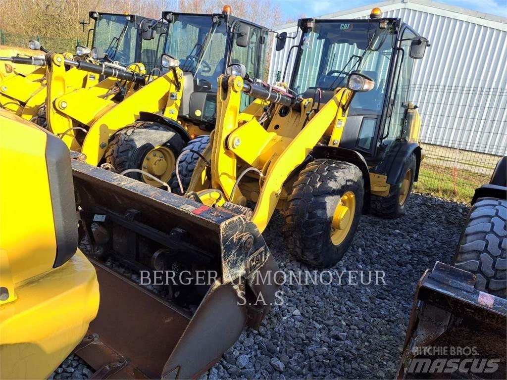 CAT 906M Фронтальные погрузчики