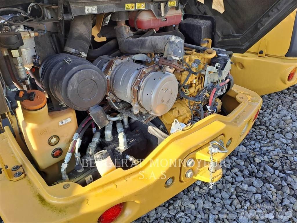 CAT 906M Фронтальные погрузчики